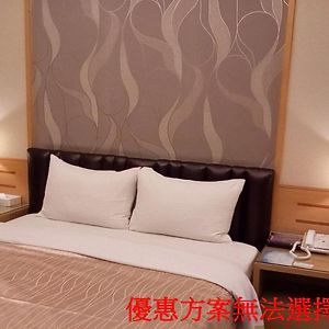 Deluxe Double Room Shower